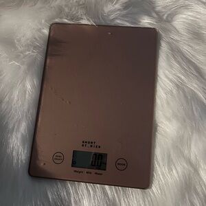 Digital Kitchen Scale - rose gold short stories workes tested with battery’s